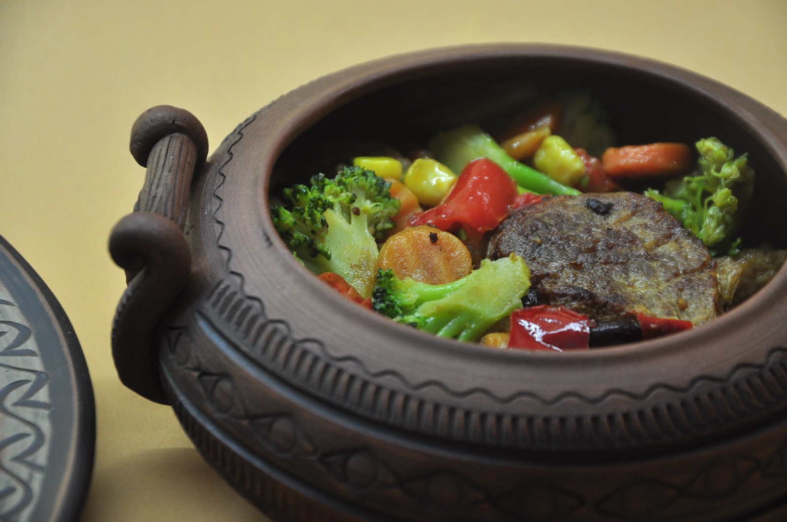 SAVRŠEN UKUS HRANE ZA GURMANSKO UŽIVANJE 